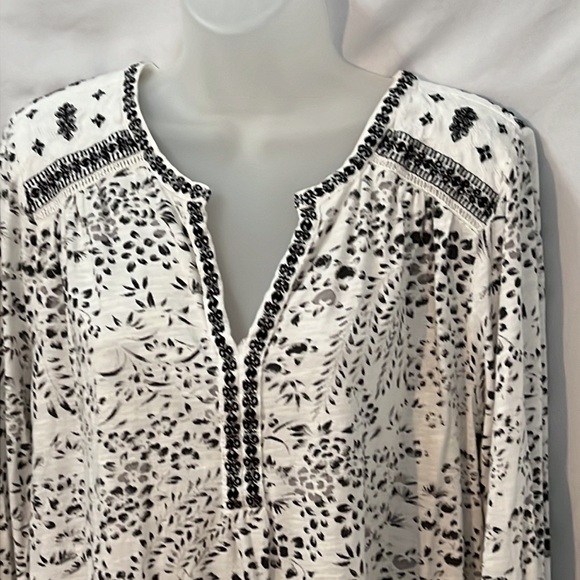 Lucky Brand Black and White V Neck Long Sleeve Blouse Notch Embroidery Size 1XL - Picture 2 of 8